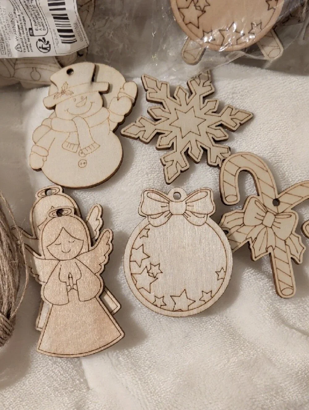 32-Wooden Christmas Ornament Craft Kit with 60-Colored Markers - Natural